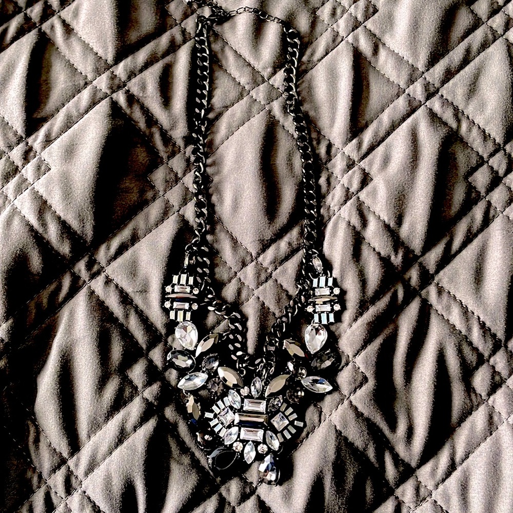 Elegant black and silver necklace with large stones